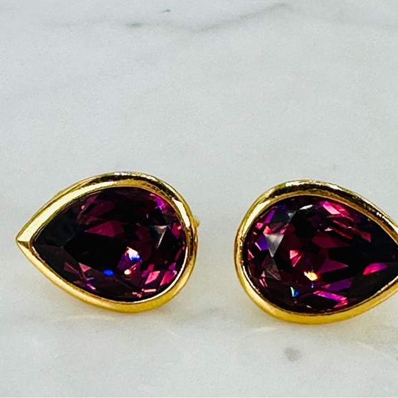Vintage Avon Clip On Earrings Purple Glass Gem Gold Tone 2 Pair Tear Drop Scroll - Picture 5 of 9